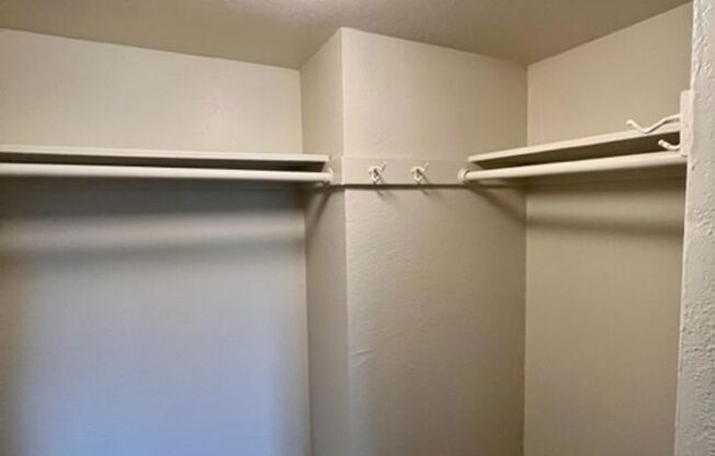 1 bed, 1 bath, 700 sqft, $1,575, Unit 14