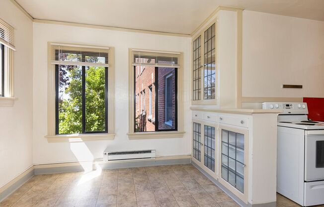 2 beds, 1.5 baths, 1,154 sqft, $2,290, Unit Mayfair - 28
