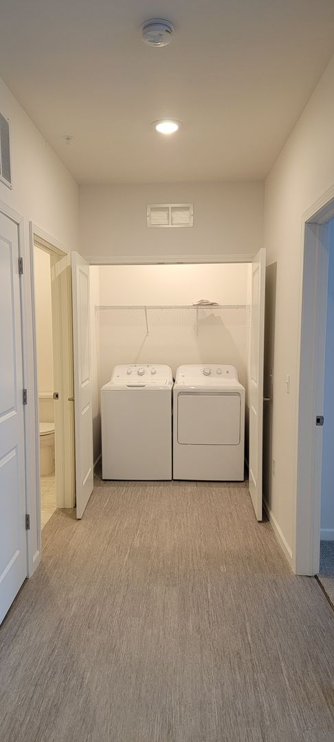 1 bed, 1 bath, 738 sqft, $1,175, Unit 323