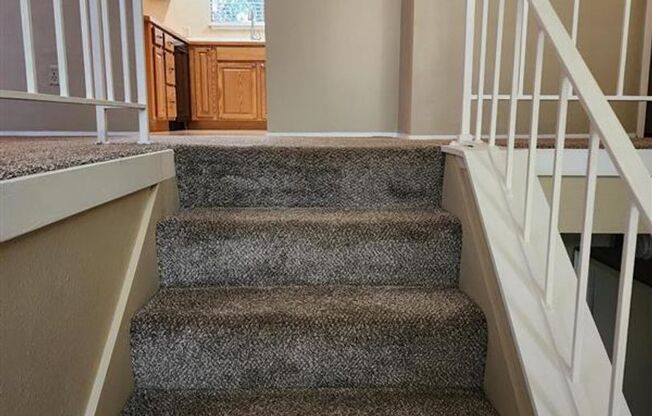 Beautiful 3 Bed 1.5 Bath Tri-Level home in Auburn