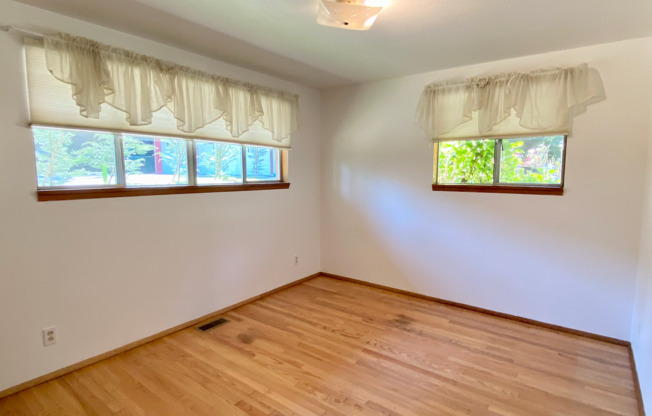 3 beds, 1 bath, $2,950