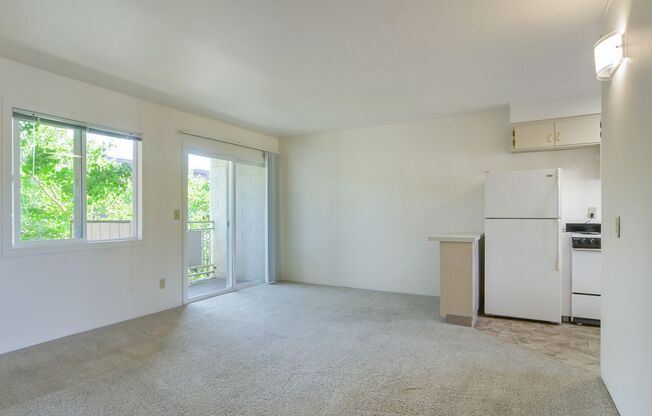 2 beds, 1 bath, $1,550, Unit 10