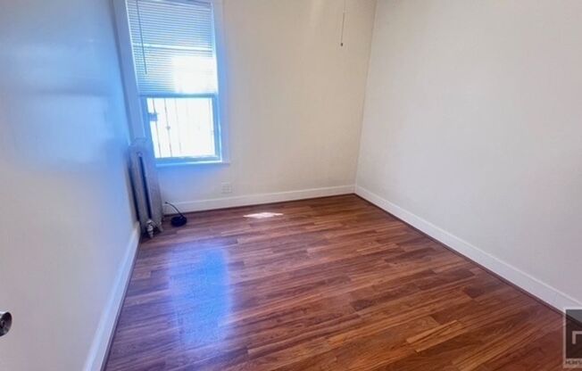 828 E 34 ST