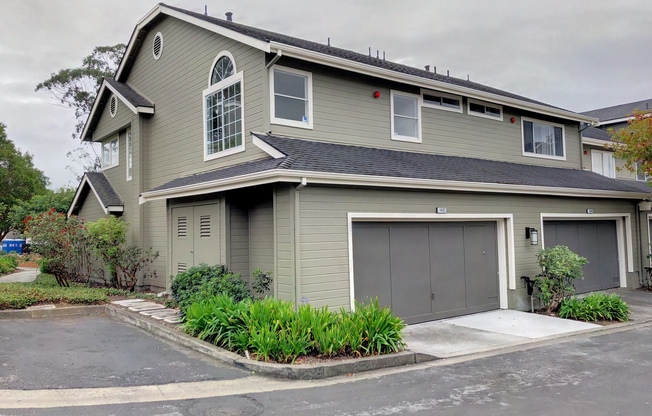 Newly Remodeled - 2 Bed 2.5 Bath Daly City Townhome @ Village in the Park