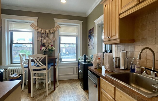 10 GREENWAY CT