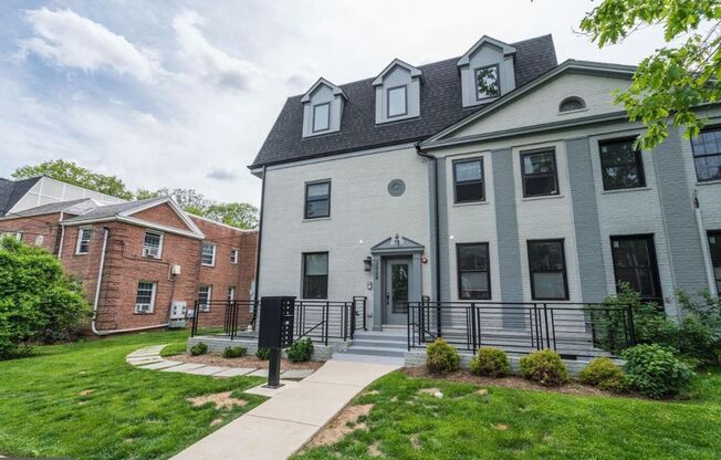 Glover Park Beauty with Parking