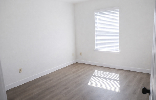 1 bed, 1 bath, 638 sqft, $1,100, Unit 4 - 412