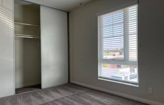 2 beds, 1 bath, 760 sqft, $2,575, Unit 5102