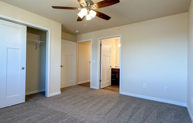 3 beds, 2 baths, 1,186 sqft, $1,595, Unit AT 715-50