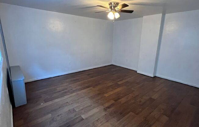 2 beds, 1 bath, $800, Unit 1156 B