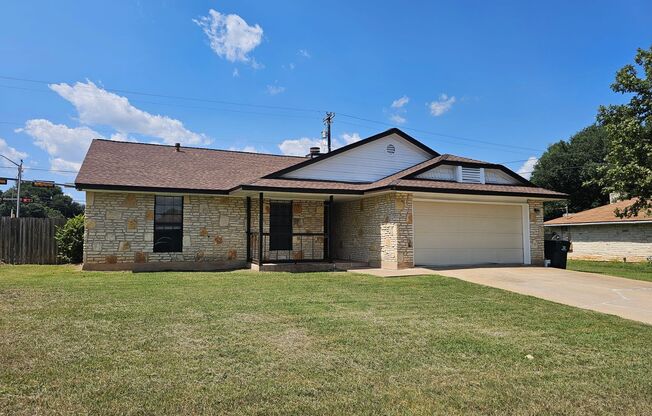 Corner Lot 3 Bed/2 Bath In Georgetown