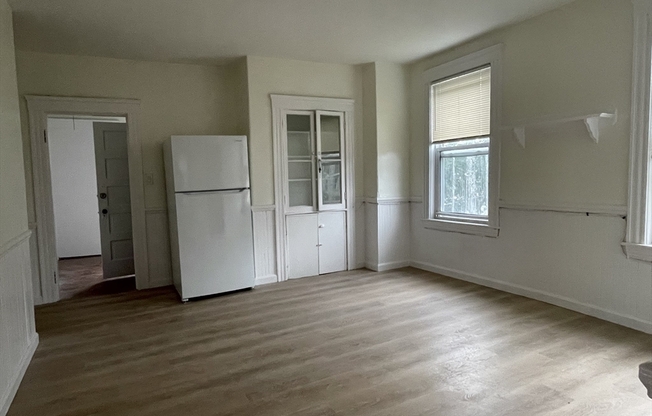 2 beds, 1 bath, 1,004 sqft, $2,600, Unit 3