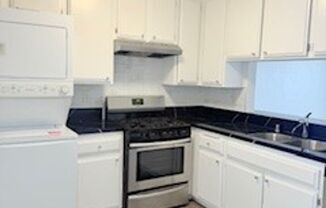 Spacious 2bd/1ba Apartment In Hawthorne, Washer & Dryer in unit ******  $500 off 2nd month's rent***