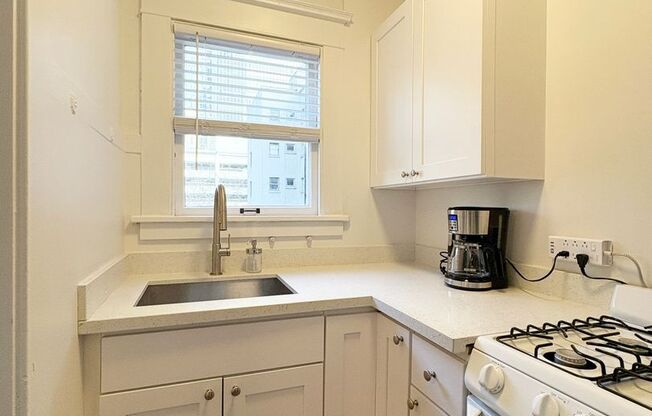 Studio, 1 bath, 304 sqft, $1,775, Unit Unit 208