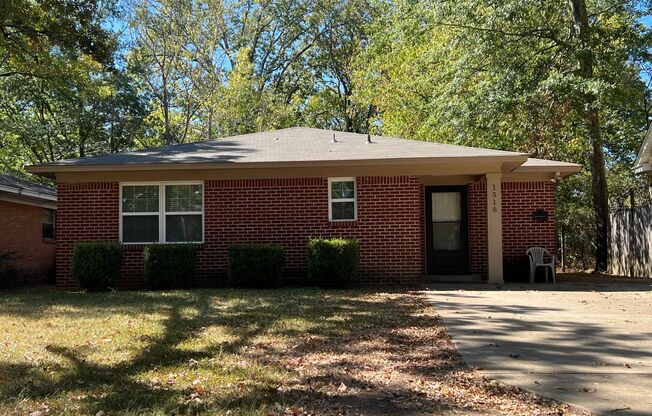 1518 S Taylor St., Little Rock AR 72204 - Wonderfully updated 3br 2ba near UALR