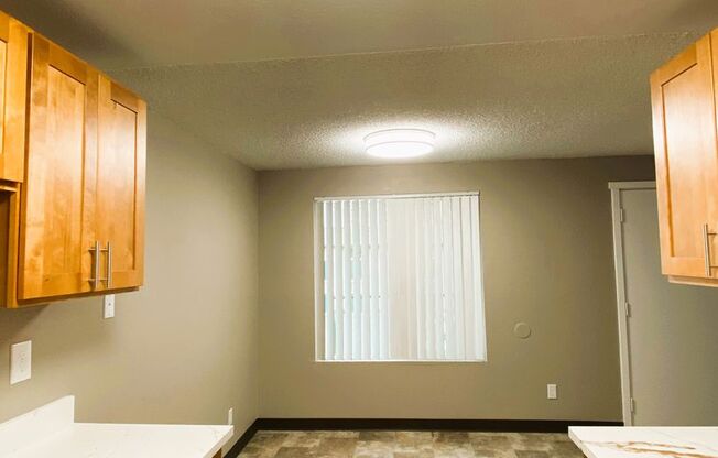 2 beds, 1 bath, 830 sqft, $1,285, Unit O-244