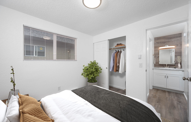 Bedroom (Deluxe Renovated Home)