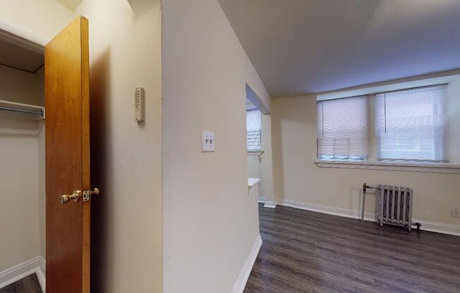 Studio, 1 bath, 295 sqft, $920, Unit B10