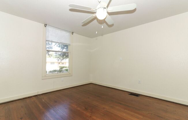 2 beds, 1 bath, $1,295