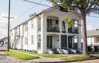 2933 Pine Street