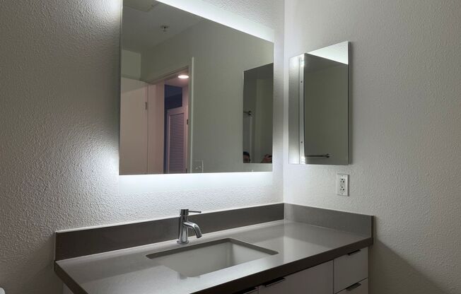 Studio, 1 bath, 638 sqft, $2,475, Unit 218