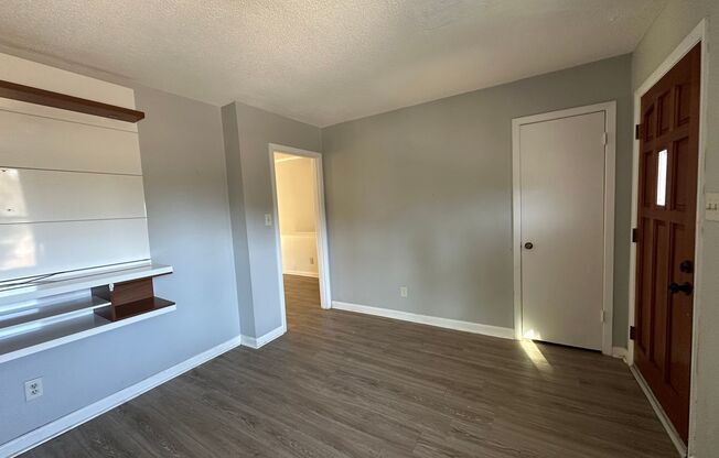 **November Rent FREE** 3 Bedroom, 1.5 Bath off Andrews Rd.