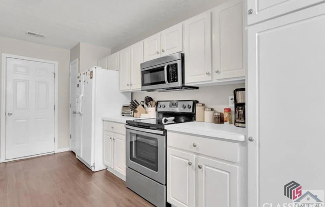 Beautiful 3 bed 2 bath house- Pet Friendly!