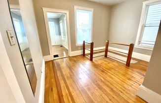 Studio, 1 bath, 500 sqft, $2,300, Unit 1R