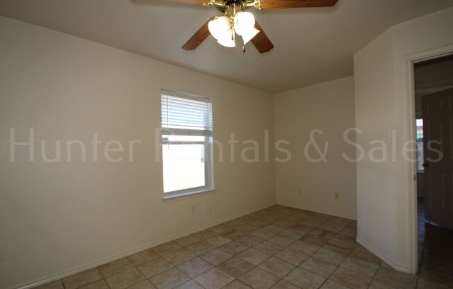 3 beds, 2 baths, $1,150, Unit Unit B