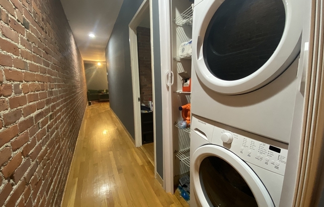 2 beds, 1 bath, 884 sqft, $4,000, Unit 108