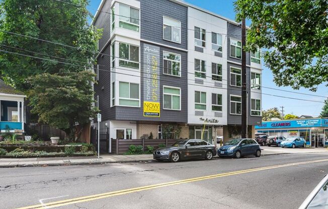 2 beds, 1 bath, 751 sqft, $1,995, Unit 305