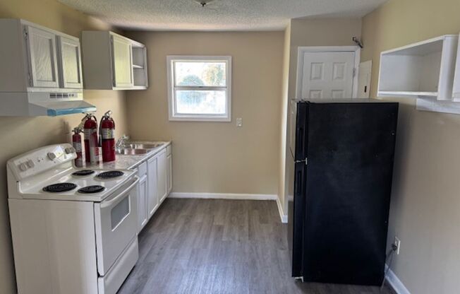 2 beds, 1 bath, 1,000 sqft, $650, Unit Unit 4