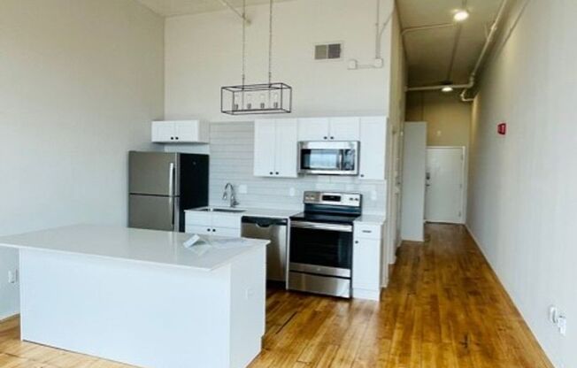 1 bed, 1 bath, 722 sqft, $1,225, Unit 409