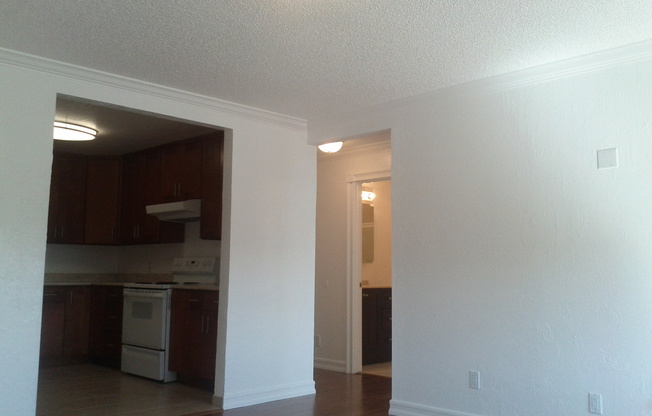 2 beds, 1 bath, $2,850, Unit # 2