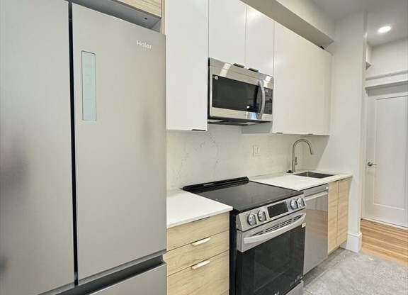 2 beds, 1 bath, $3,600, Unit 106