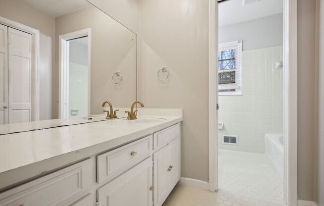 4 beds, 2.5 baths, $2,575, Unit Unit A