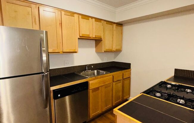 2 beds, 1 bath, 820 sqft, $1,399, Unit BOU-108