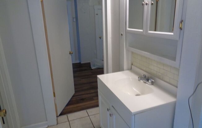 2 beds, 1 bath, $1,050