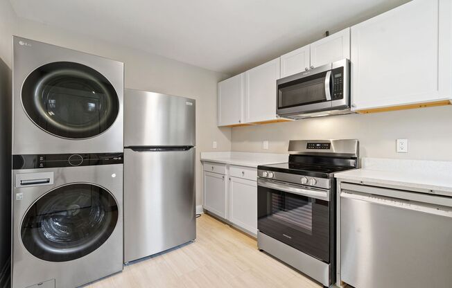 2 beds, 1 bath, $2,100