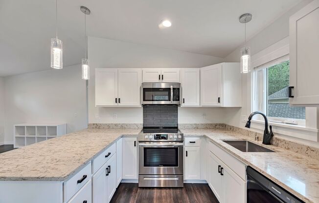 For Rent: Stunning 2BR/1BA Above-Garage Apartment in Kirkland