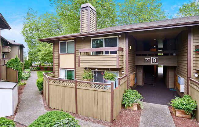 Apartments in Renton, WA, walkway with manicured landscaping