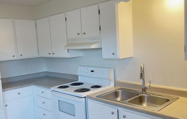 2 beds, 1 bath, $1,625, Unit 62