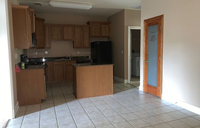 3 beds, 2 baths, $1,800, Unit #202