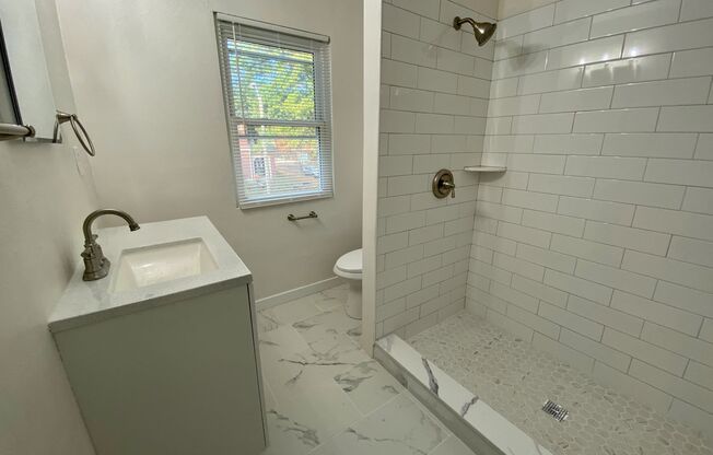 Studio, 1 bath, $850, Unit 3600-4 WY