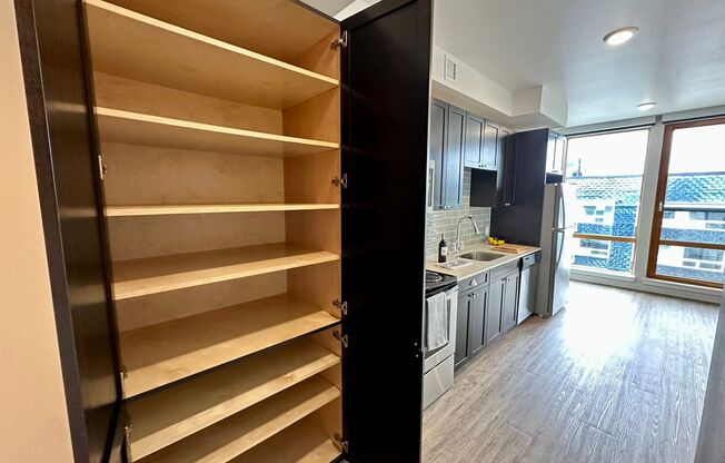 Studio, 1 bath, 430 sqft, $1,800, Unit Unit 712