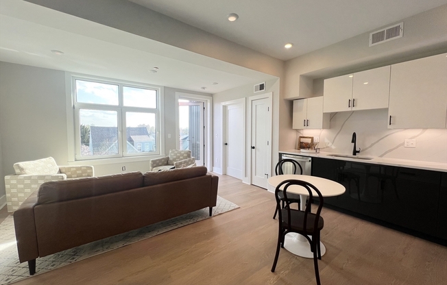 379 SOMERVILLE AVE