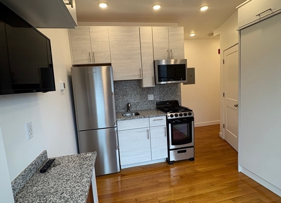 Studio, 1 bath, $1,495, Unit 10