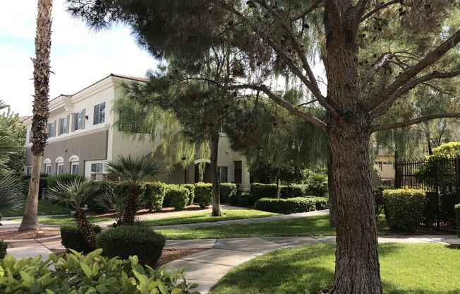 3bed condo with a garage in Centennial Hills!