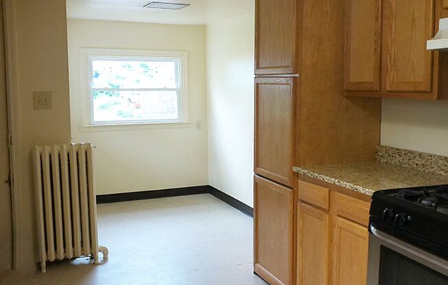 2 beds, 1 bath, $1,000, Unit Beech 715.1