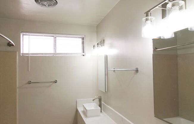 (6086) 604 Evergreen St